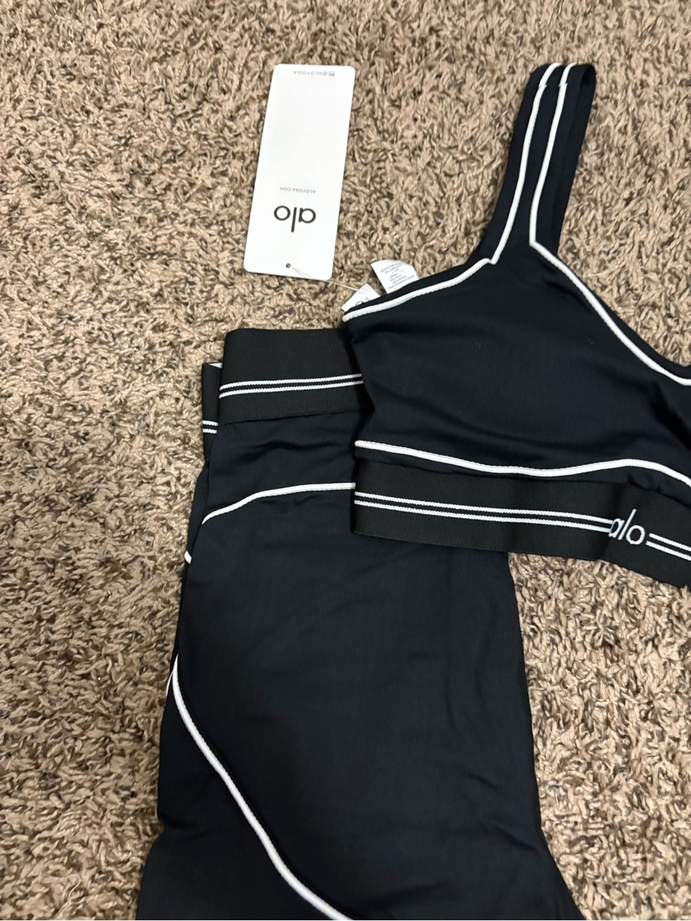 ALO Yoga Black Sports Bra and Leggings Set with White Piping - Picture 2 of 4